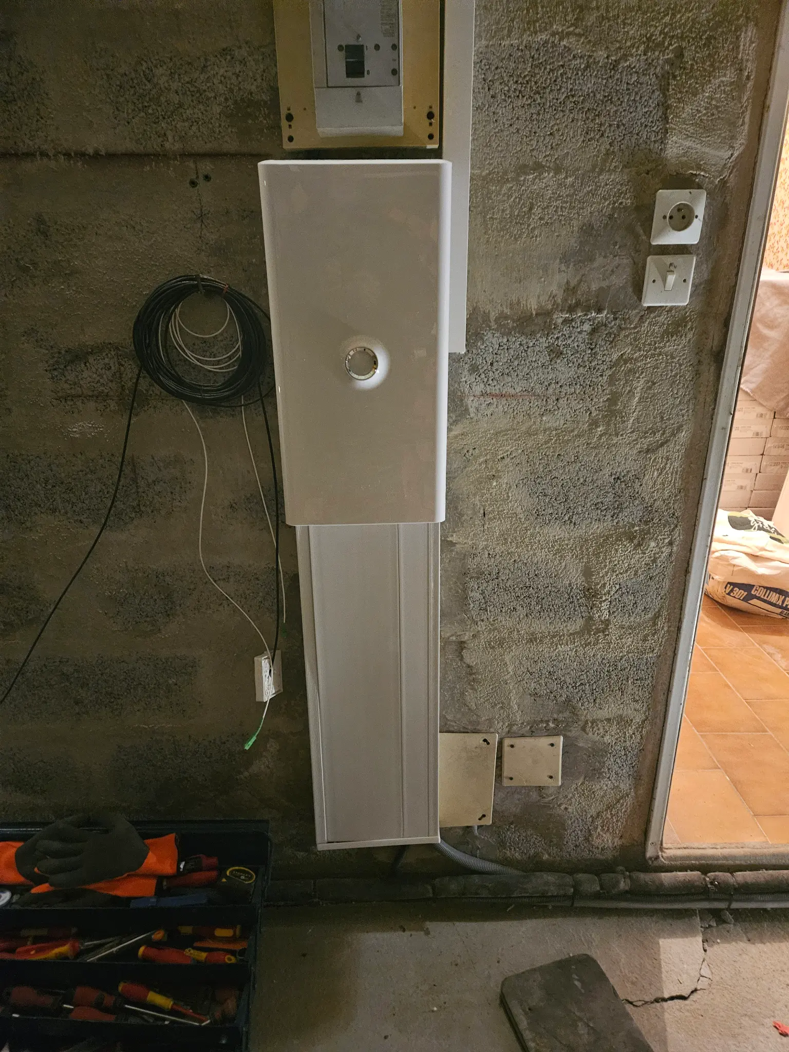 Chantier de rénovation électrique en cours par DOMINÉO